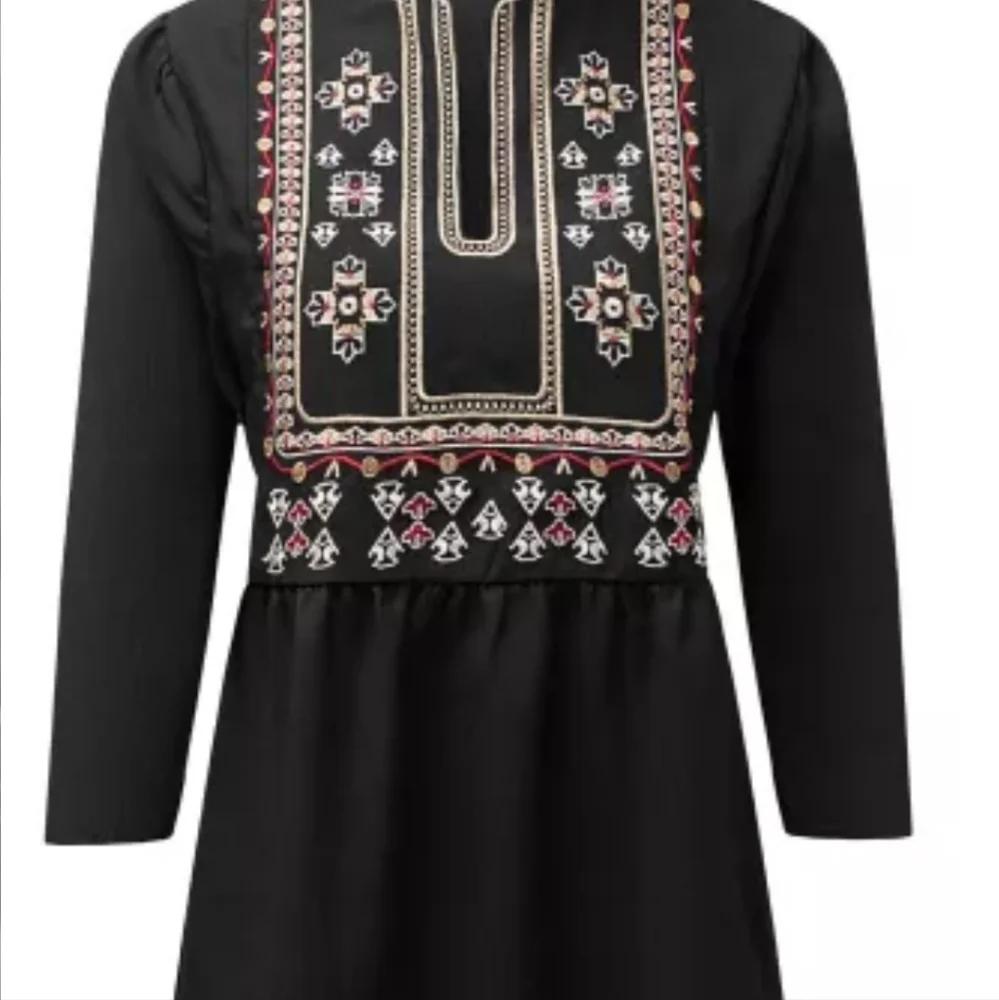 New 3/4 sleeve embroidered top - Picture 5 of 16